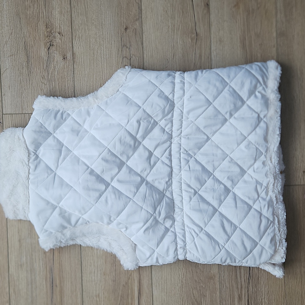 Reversible White Quilted Or Fleece Sleeveless Zip Up Vest - Picture 4 of 4